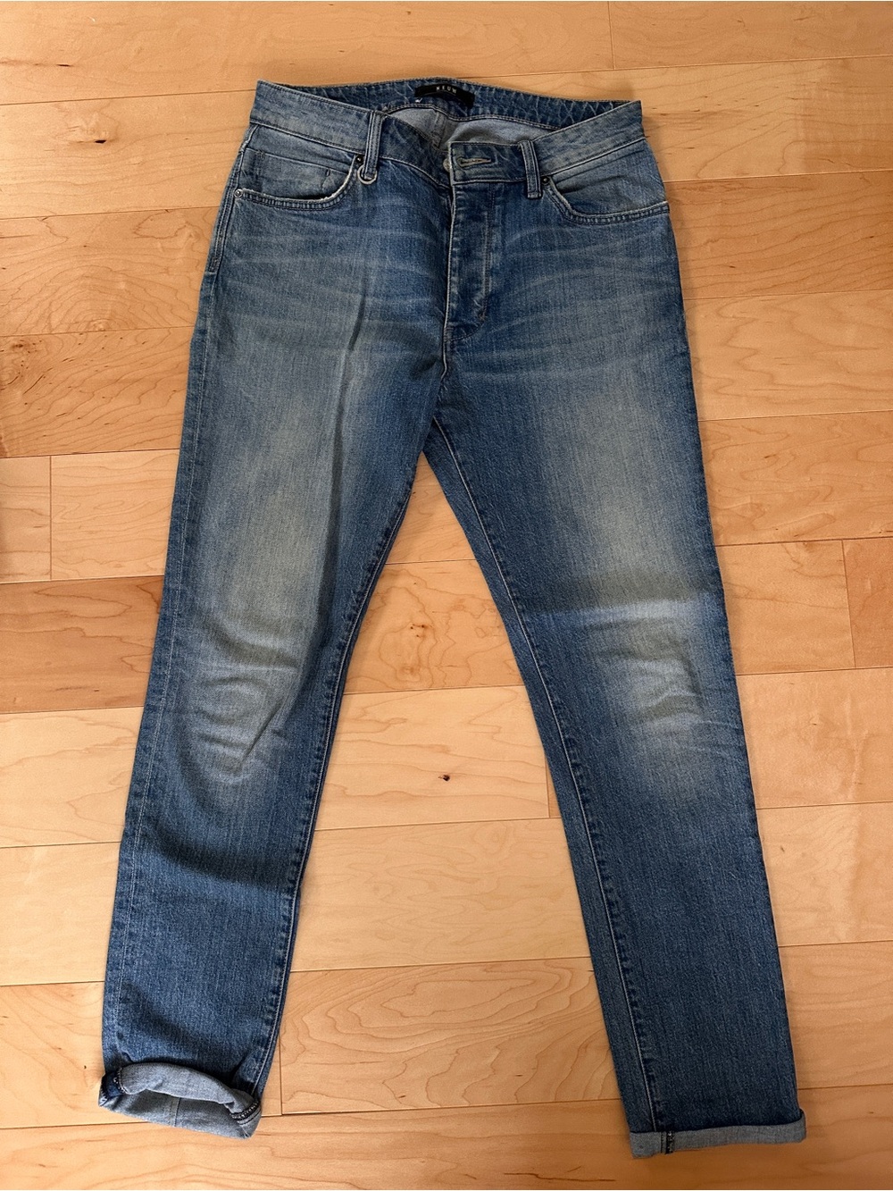 Neuw Men's Light Wash Slim Jeans